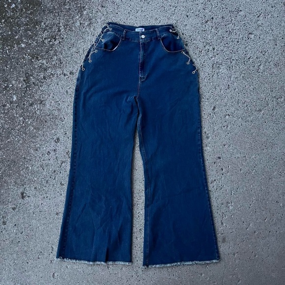 Dark Wash Denim Silver Adjustable Chain Exposed Hip Plus Size Jeans NEW W/ TAGS - Picture 2 of 5